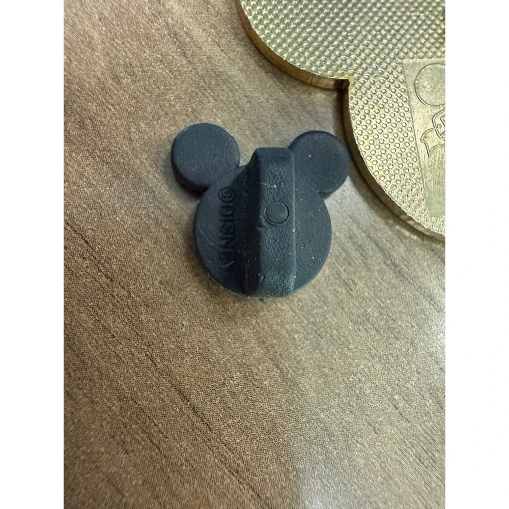 Disney Pin Trading 2006 Mickey Mouse Head Leopard Animal Print Enamel Pin Gold